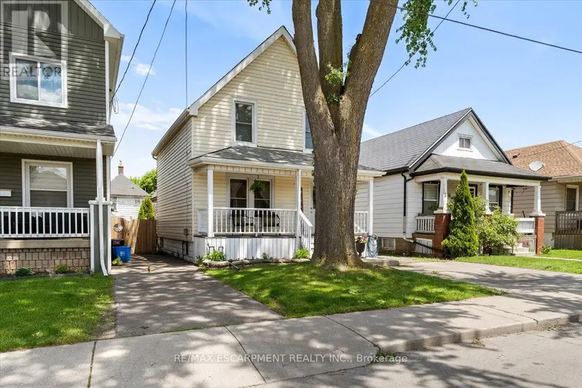 Detached at 17 CRAIGMILLER AVENUE, Hamilton