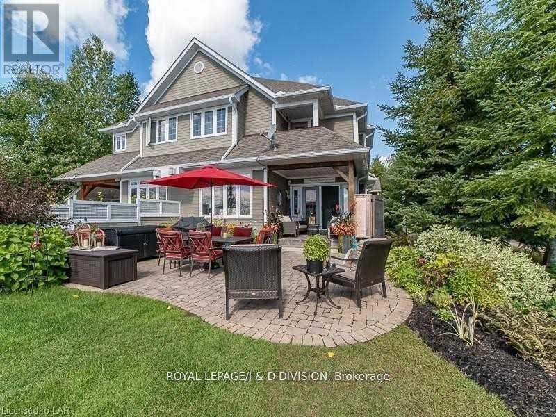 Semi-Detached/Link at 27 SZAWLOWSKI DRIVE, Huntsville (Chaffey)