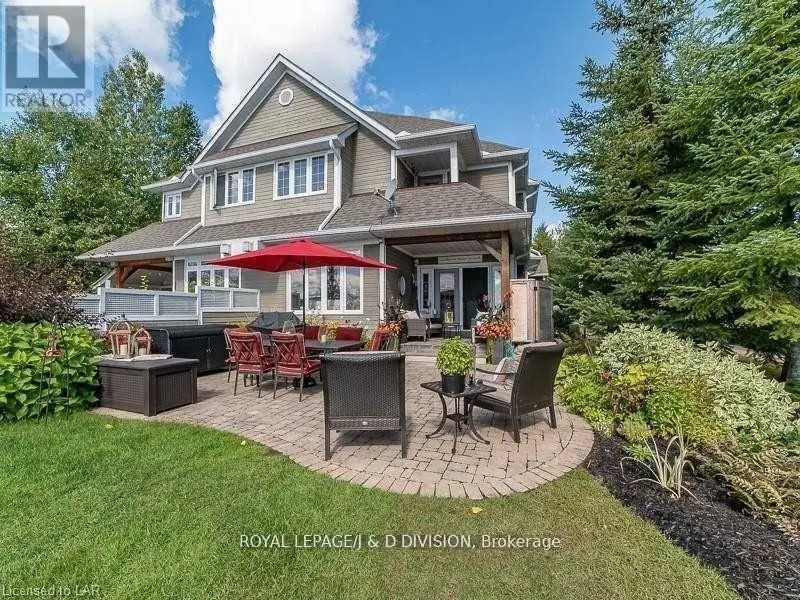 Semi-Detached/Link at 27 SZAWLOWSKI DRIVE, Huntsville