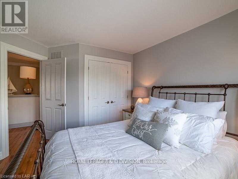 Semi-Detached/Link at 27 SZAWLOWSKI DRIVE, Huntsville