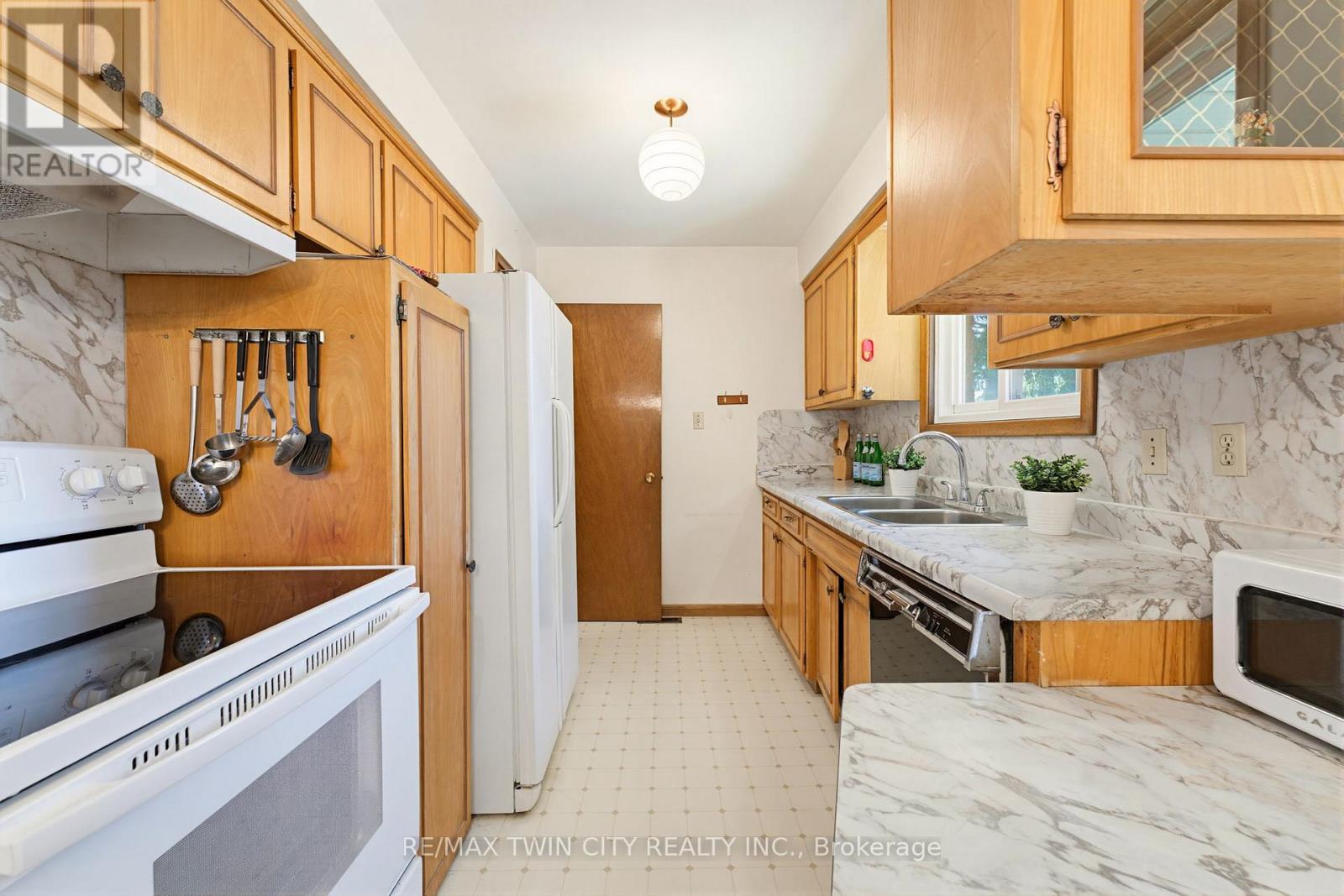 Detached at 34 VOLTA AVENUE, Kitchener