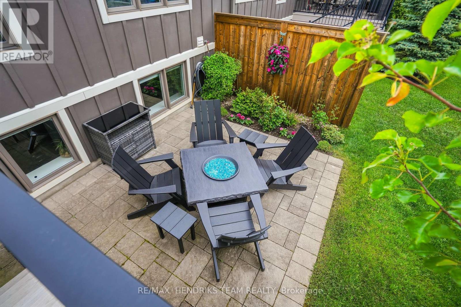 Townhouse at 5 - 180 PORT ROBINSON ROAD, Pelham