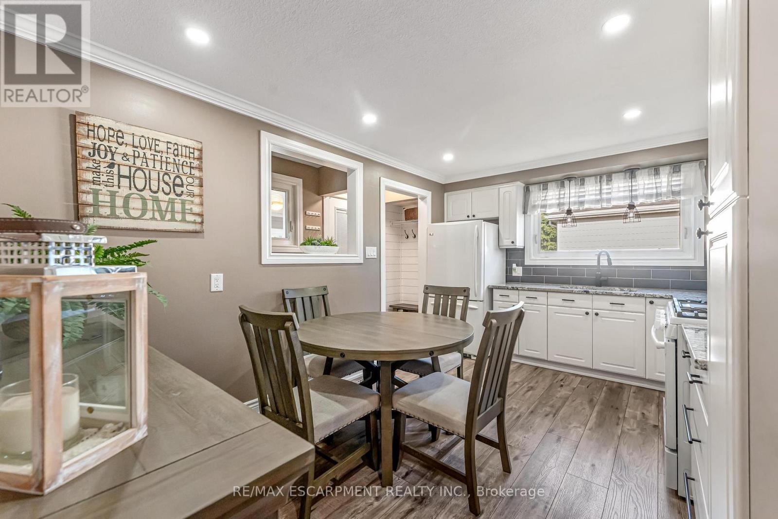 Detached at 9924 DICKENSON ROAD W, Hamilton