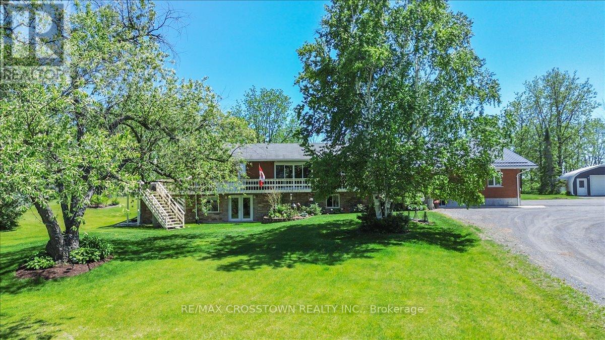 Detached at 1074 MILLHAVEN ROAD, Loyalist (Lennox and Addington - South)