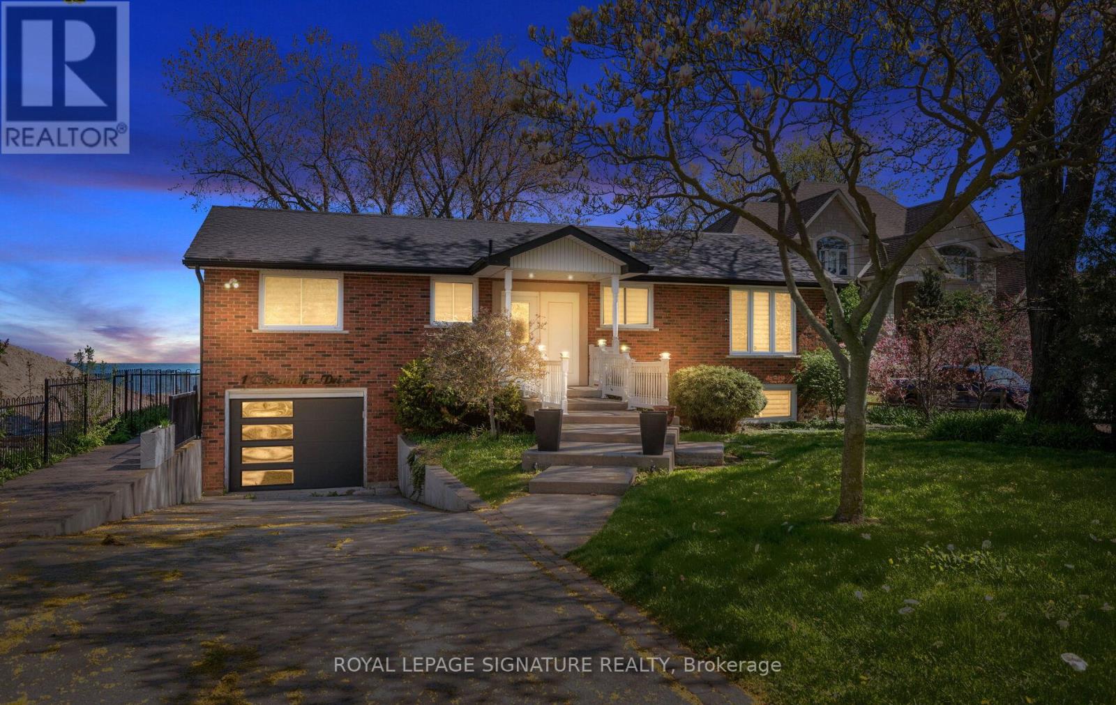 Detached at 17 WENDAKEE DRIVE, Hamilton (Stoney Creek)