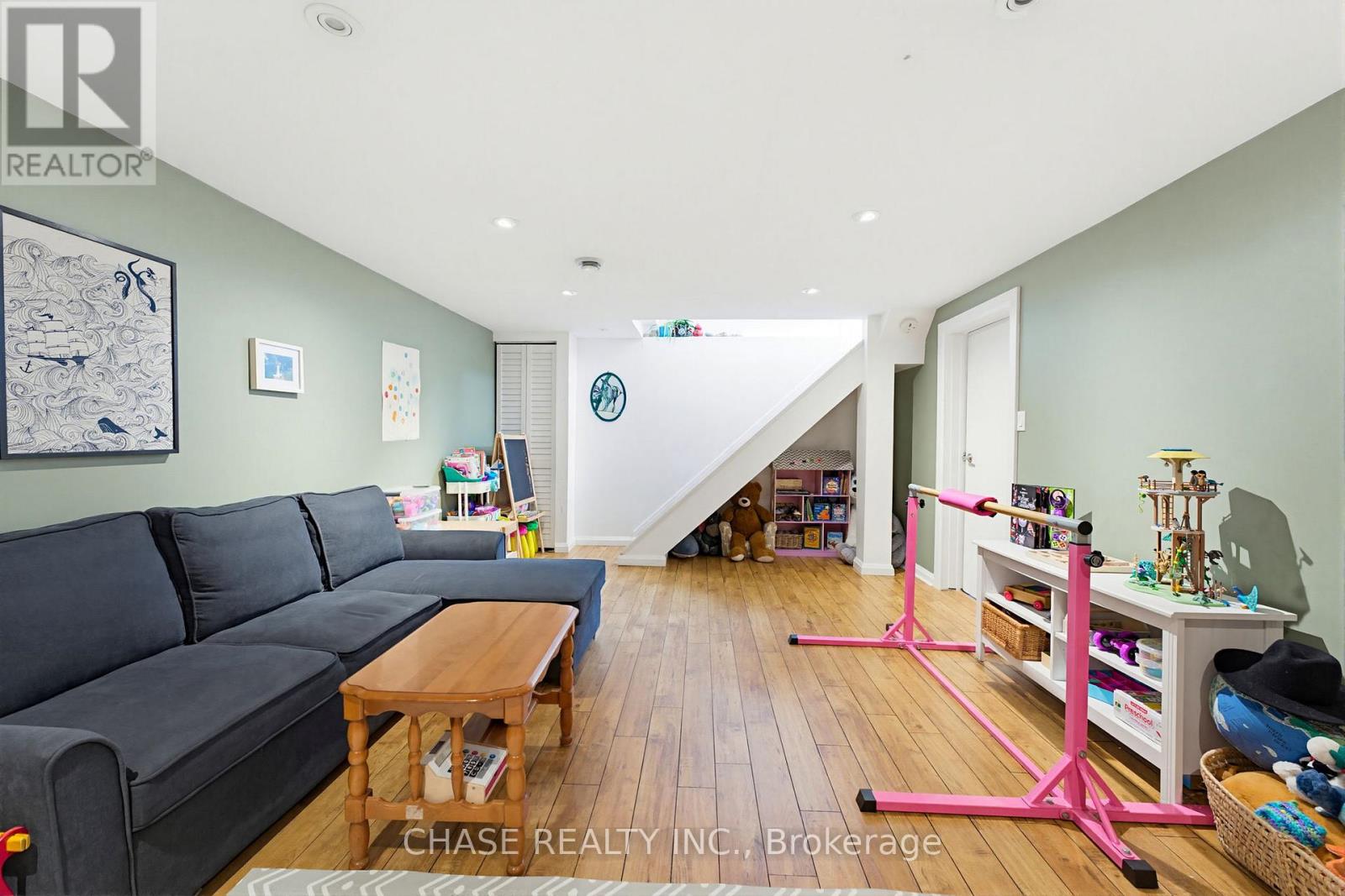 Semi-Detached/Link at 632 GREENHILL AVENUE, Hamilton