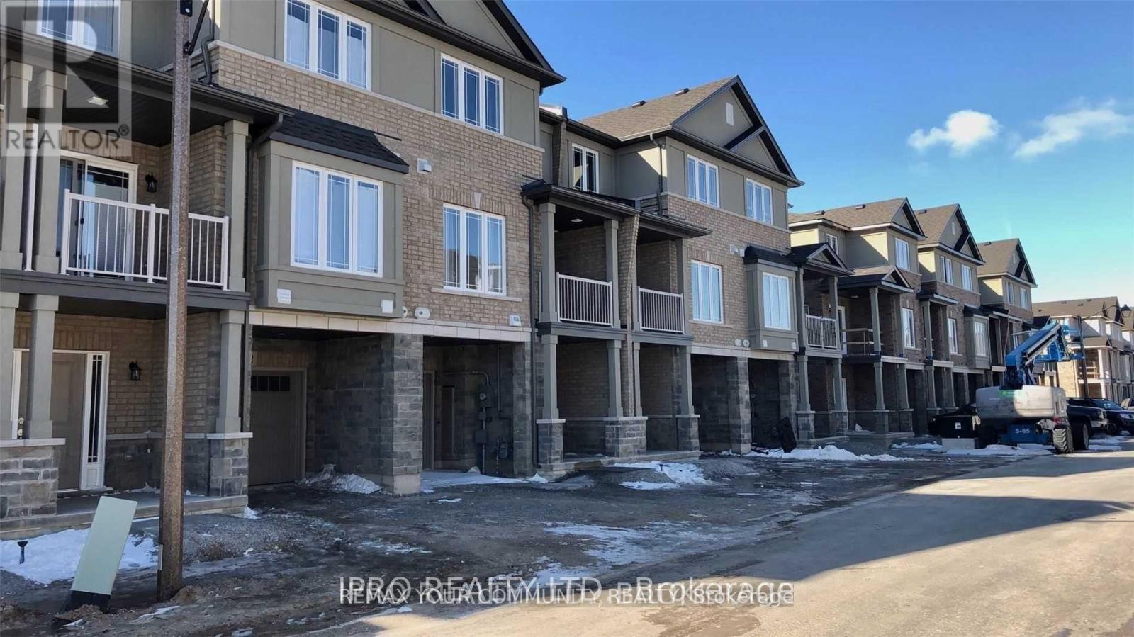 Townhouse at 60 WATERLILY WAY, Hamilton