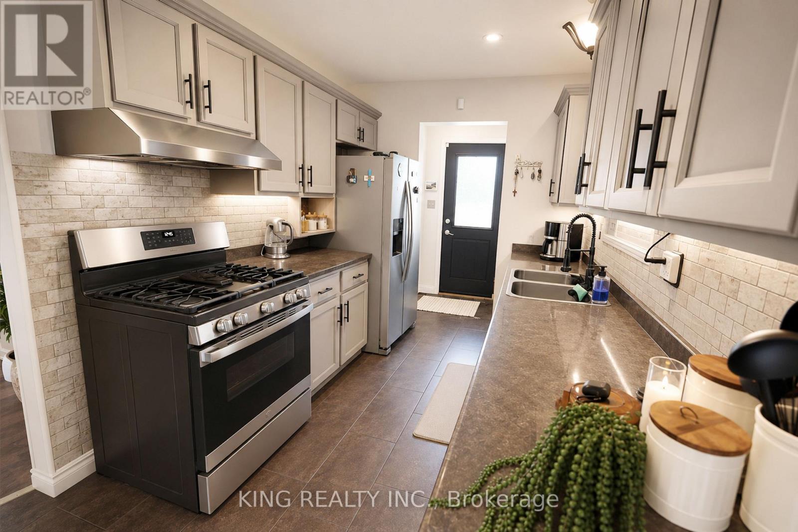 Semi-Detached/Link at 2613 CARISSA AVENUE, Windsor