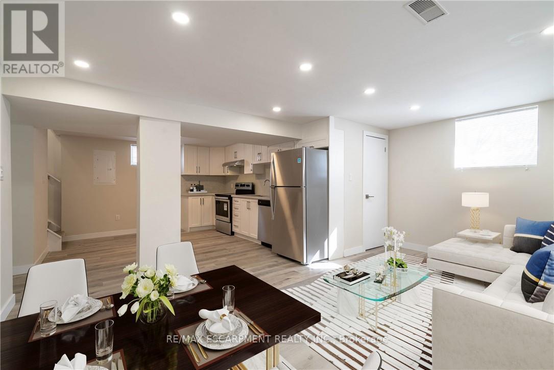 Detached at 2 - 196 UPPER PARADISE ROAD, Hamilton