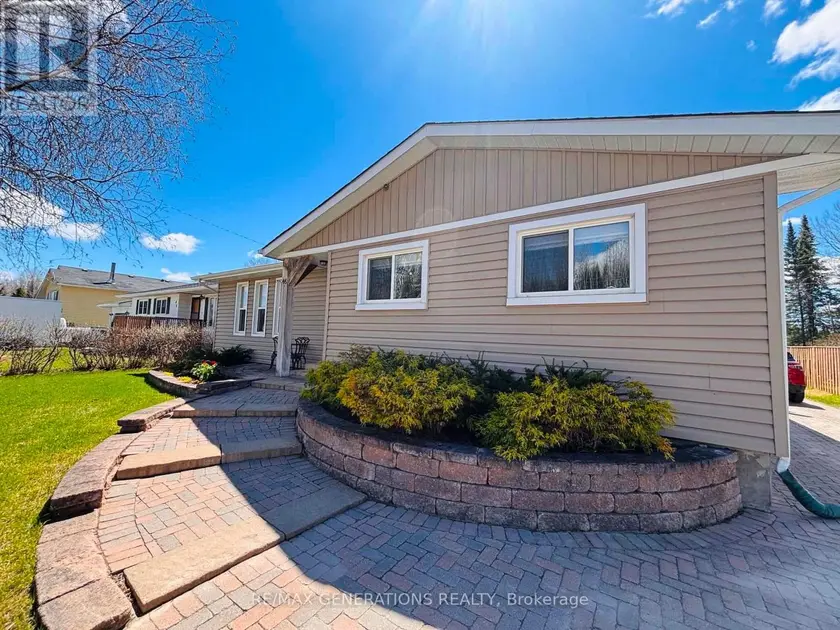 Detached at 48 REDWING AVENUE, Manitouwadge
