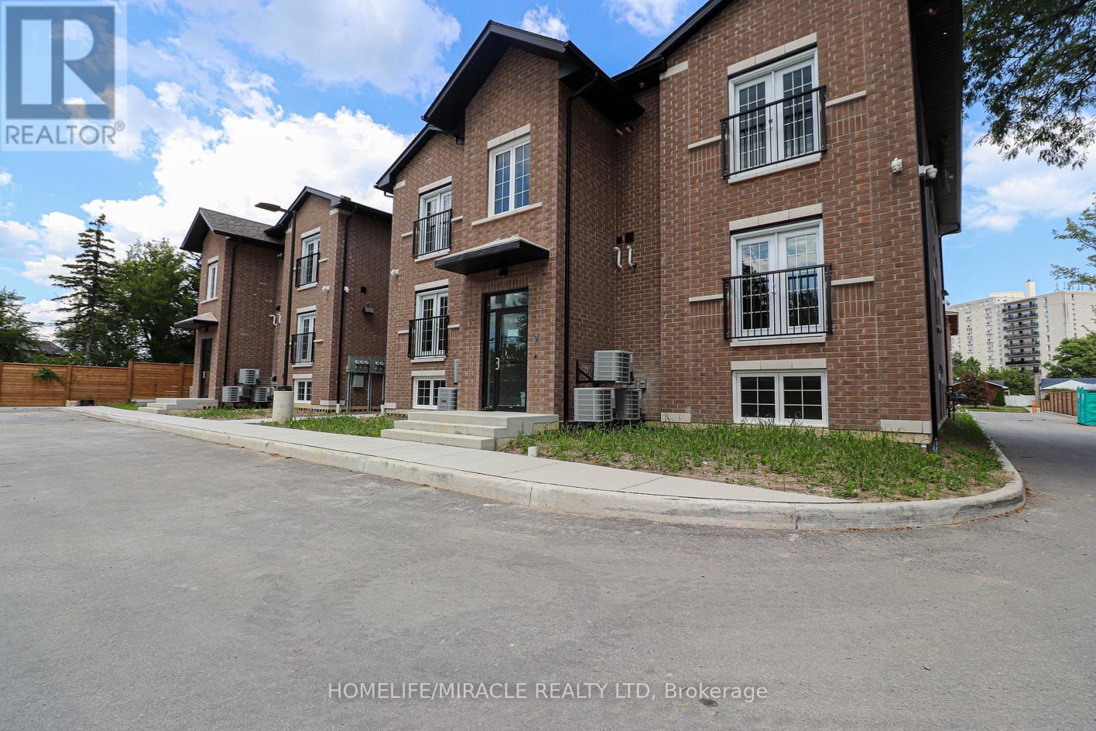 Apartment at 204 - 233 WATSON AVENUE, Windsor