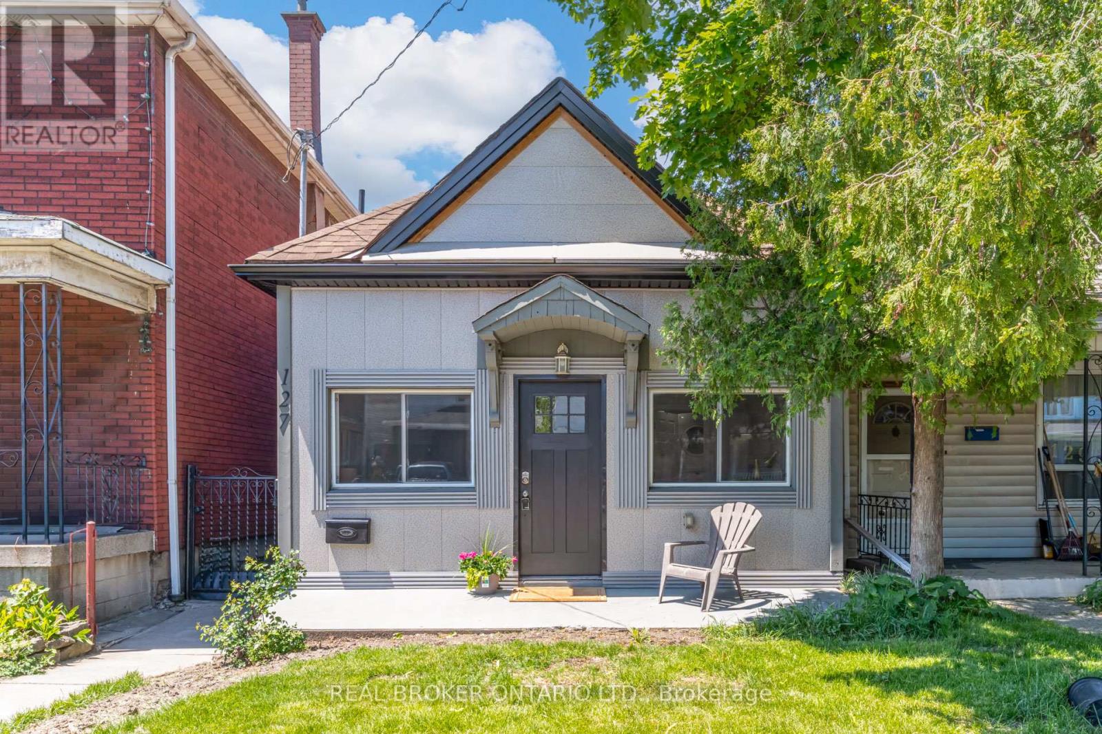 Detached at 127 BARNESDALE AVENUE N, Hamilton