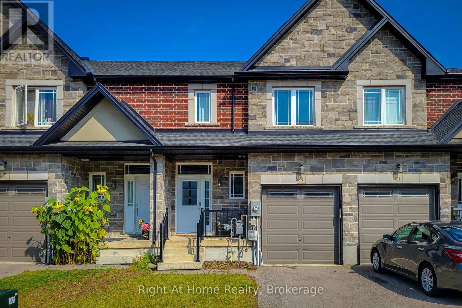 Townhouse at 9 CALLON DRIVE, Hamilton