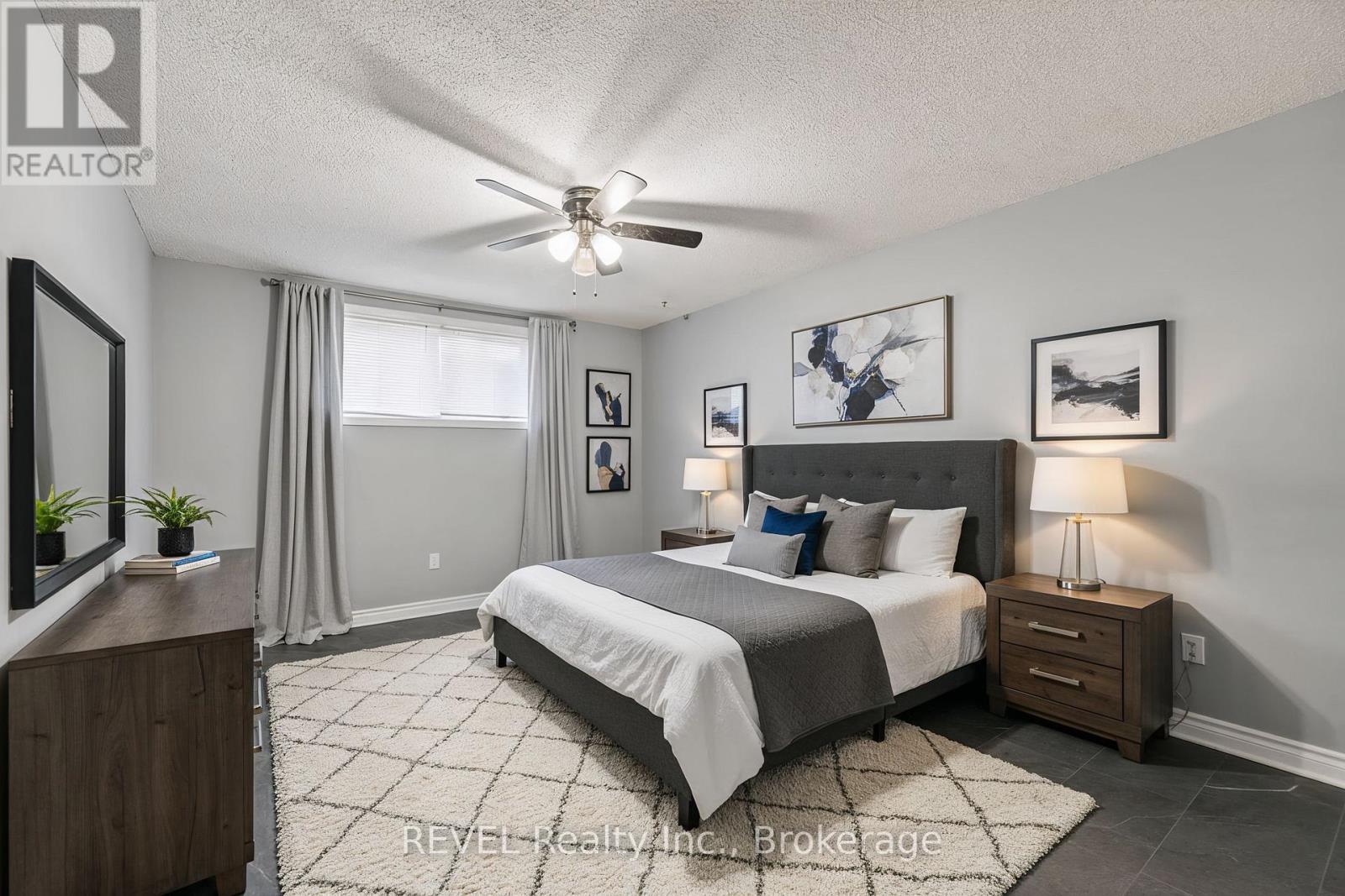 Detached at 19 LYNWOOD DRIVE, Hamilton
