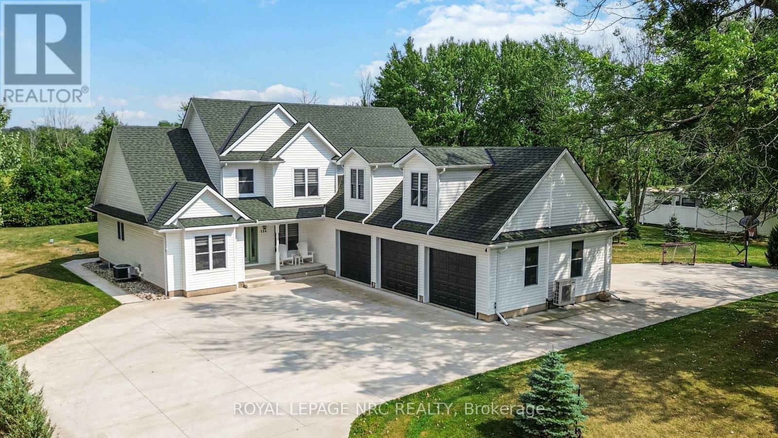 Detached at 124 HOLLOWAY BAY ROAD, Fort Erie (Point Abino)