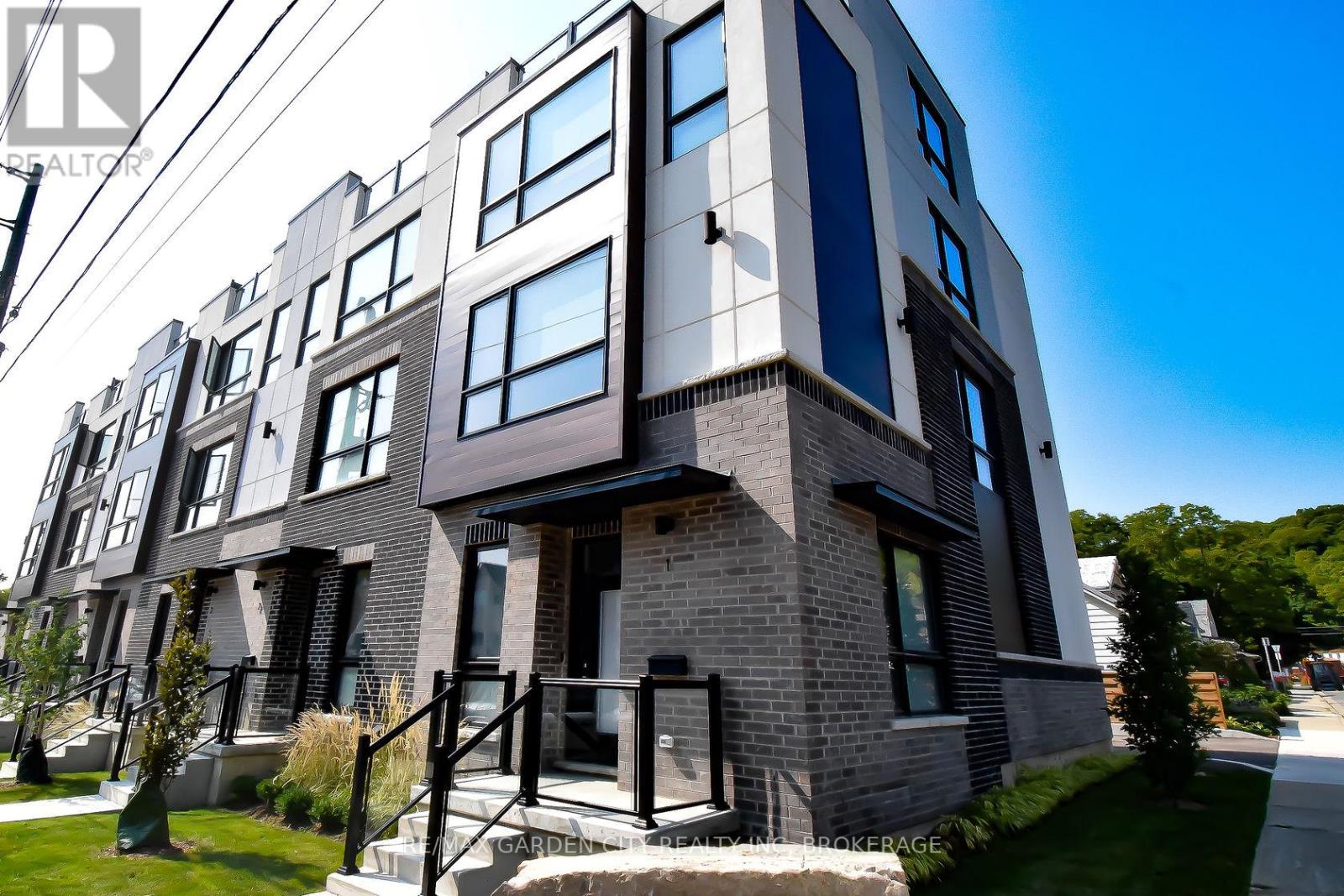 Townhouse at 5 - 2 BROCK STREET S, Hamilton (Dundas)