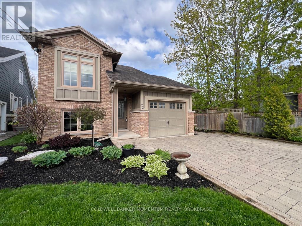 Detached at 22 JOHN STREET, St. Catharines (Port Dalhousie)