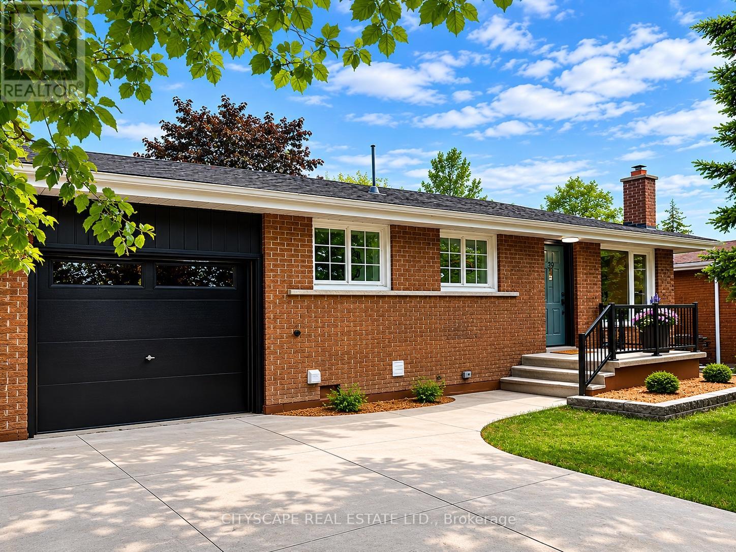 Detached at 39 CAROUSEL AVENUE, Hamilton (Bruleville)