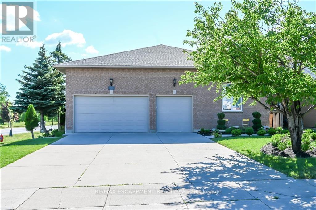 Detached at LOWER - 296 WINTERBERRY DRIVE, Hamilton