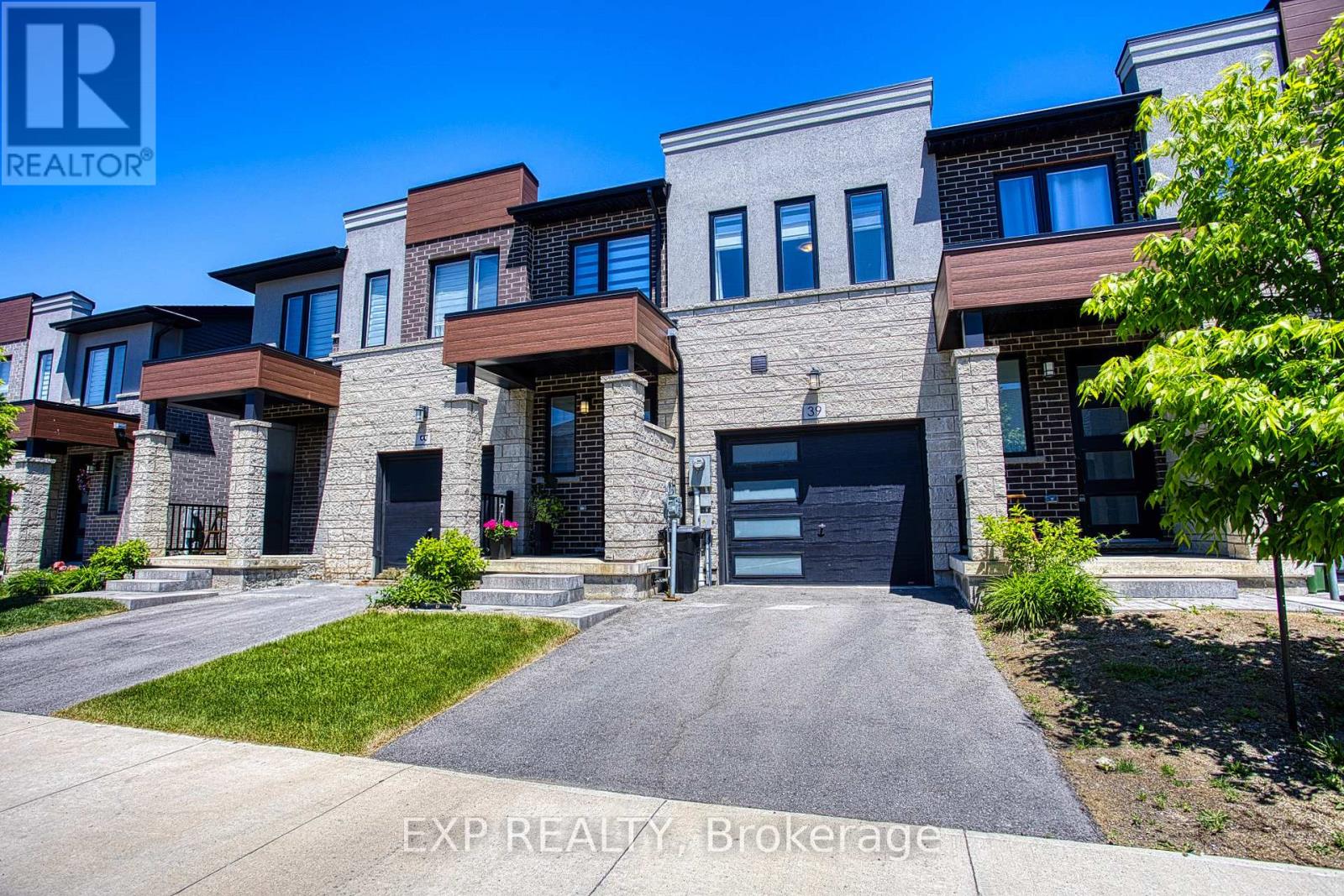 Townhouse at 39 BENSLEY LANE, Hamilton