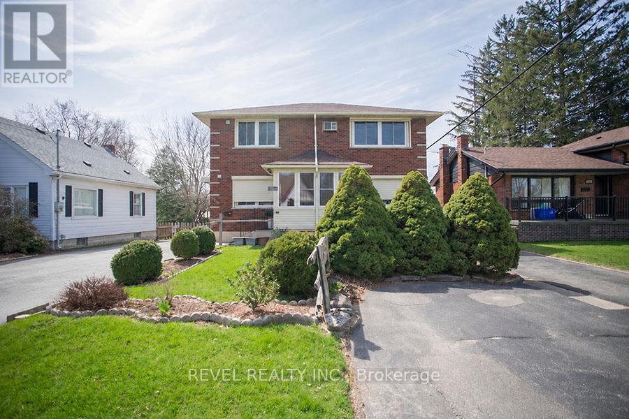 Detached at 3 - 415 CHATHAM STREET, Brantford