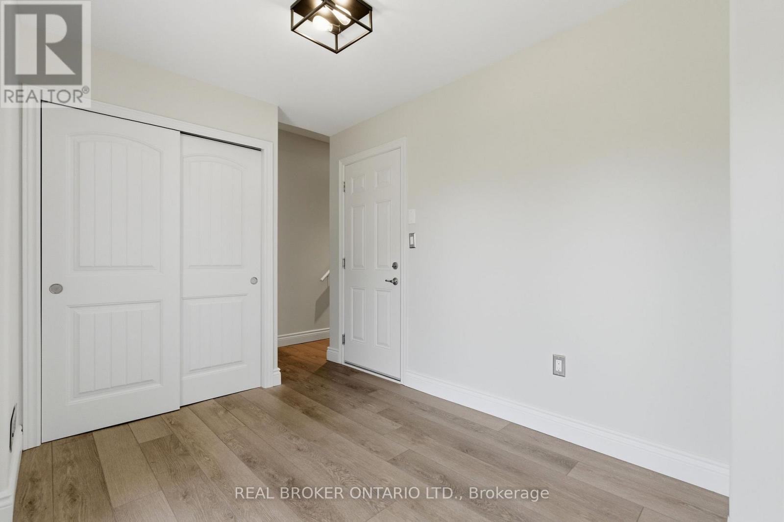 Townhouse at 13 - 201 WESTBANK TRAIL, Hamilton
