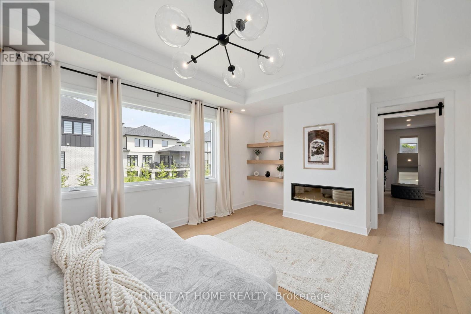 Detached at 372 MANHATTAN DRIVE, London