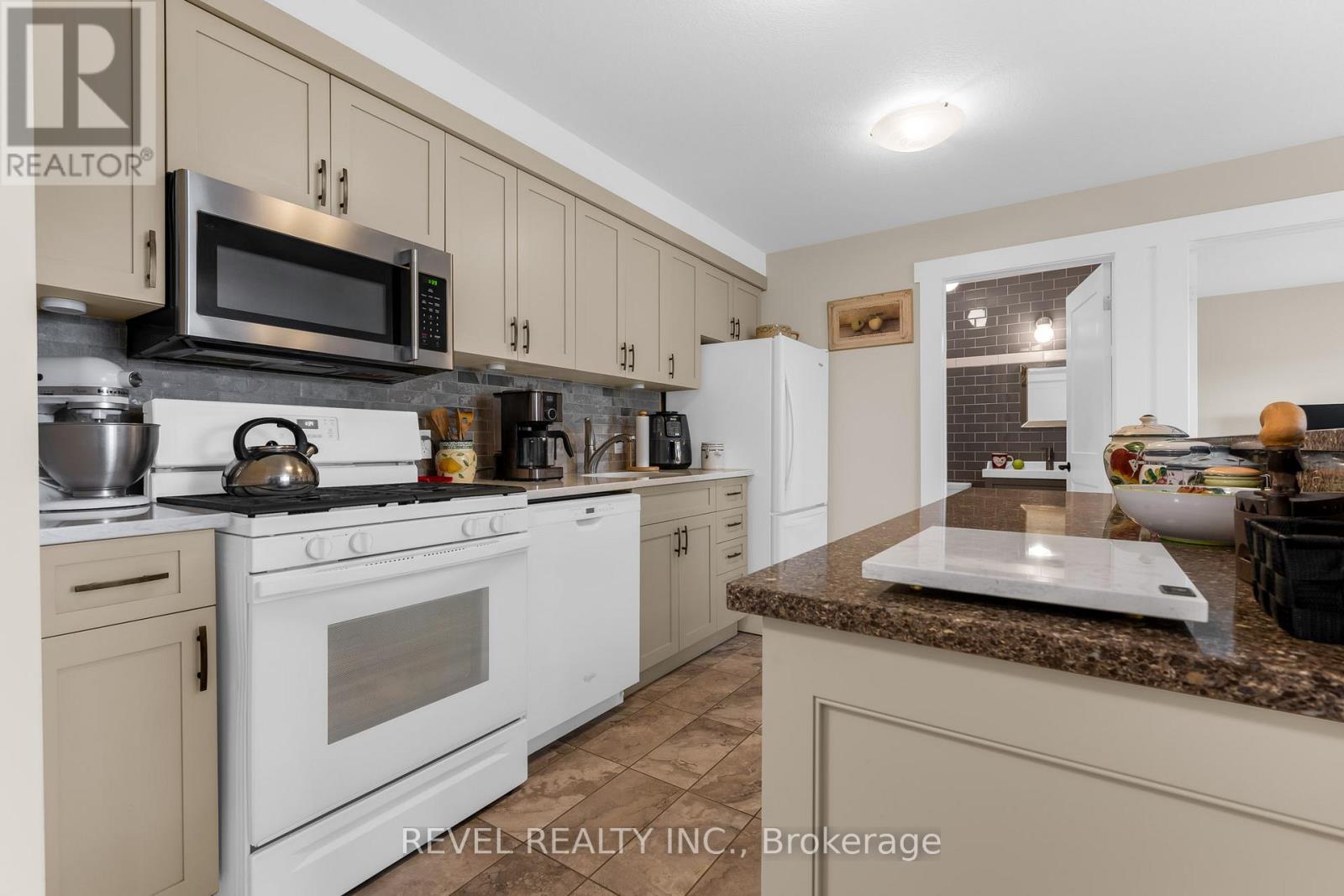 Apartment at 302 - 111 SMITS, West Lincoln (Smithville)