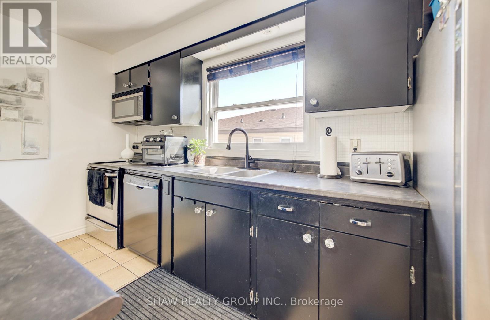 Detached at 157 FIFTH AVENUE, Kitchener