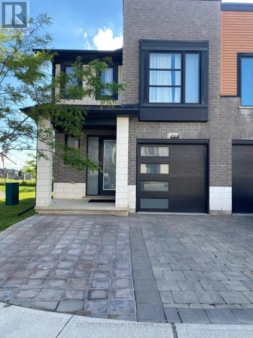 Townhouse at 939 WEST VILLAGE SQUARE, London