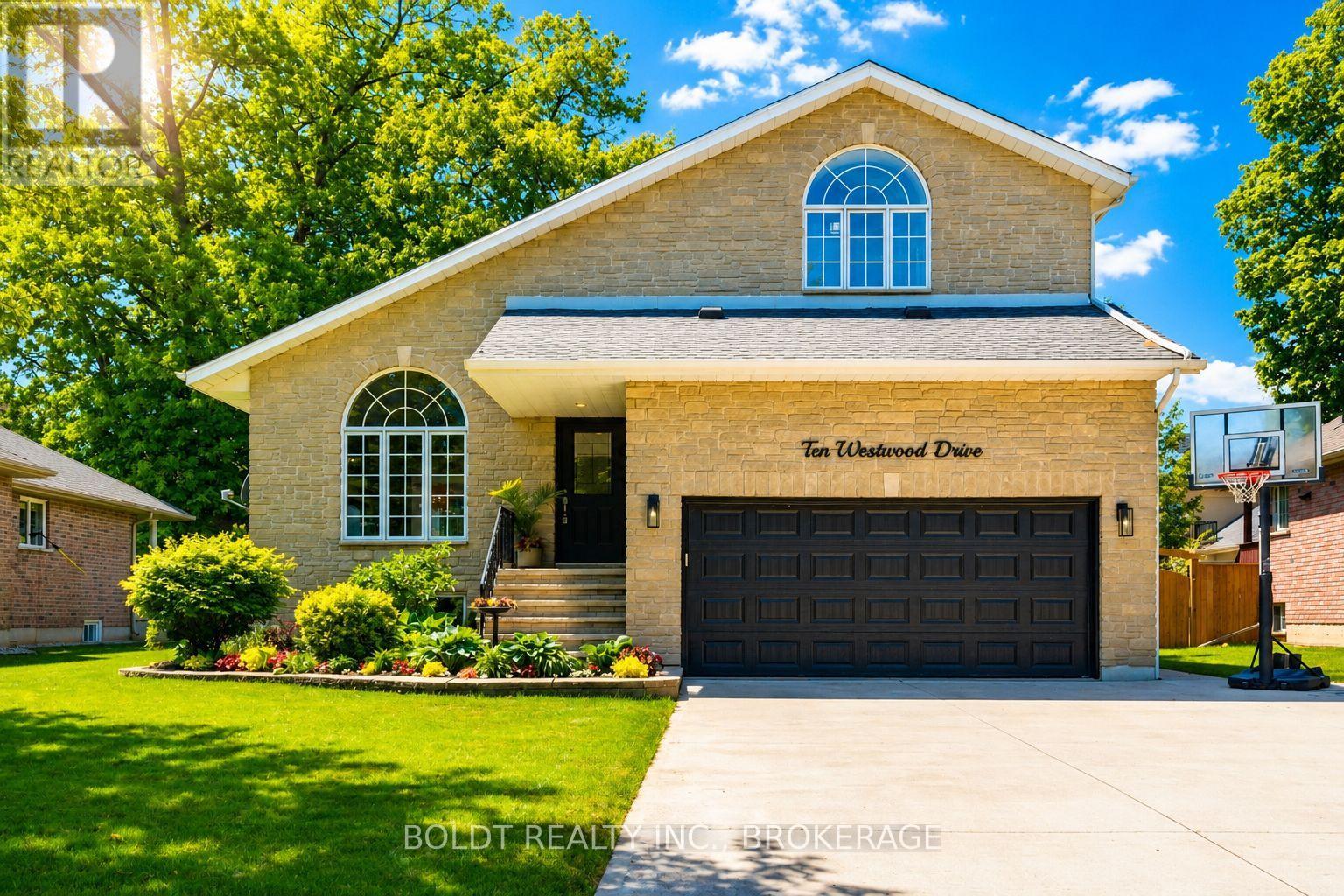 Detached at 10 WESTWOOD DRIVE, Port Colborne (Sugarloaf)