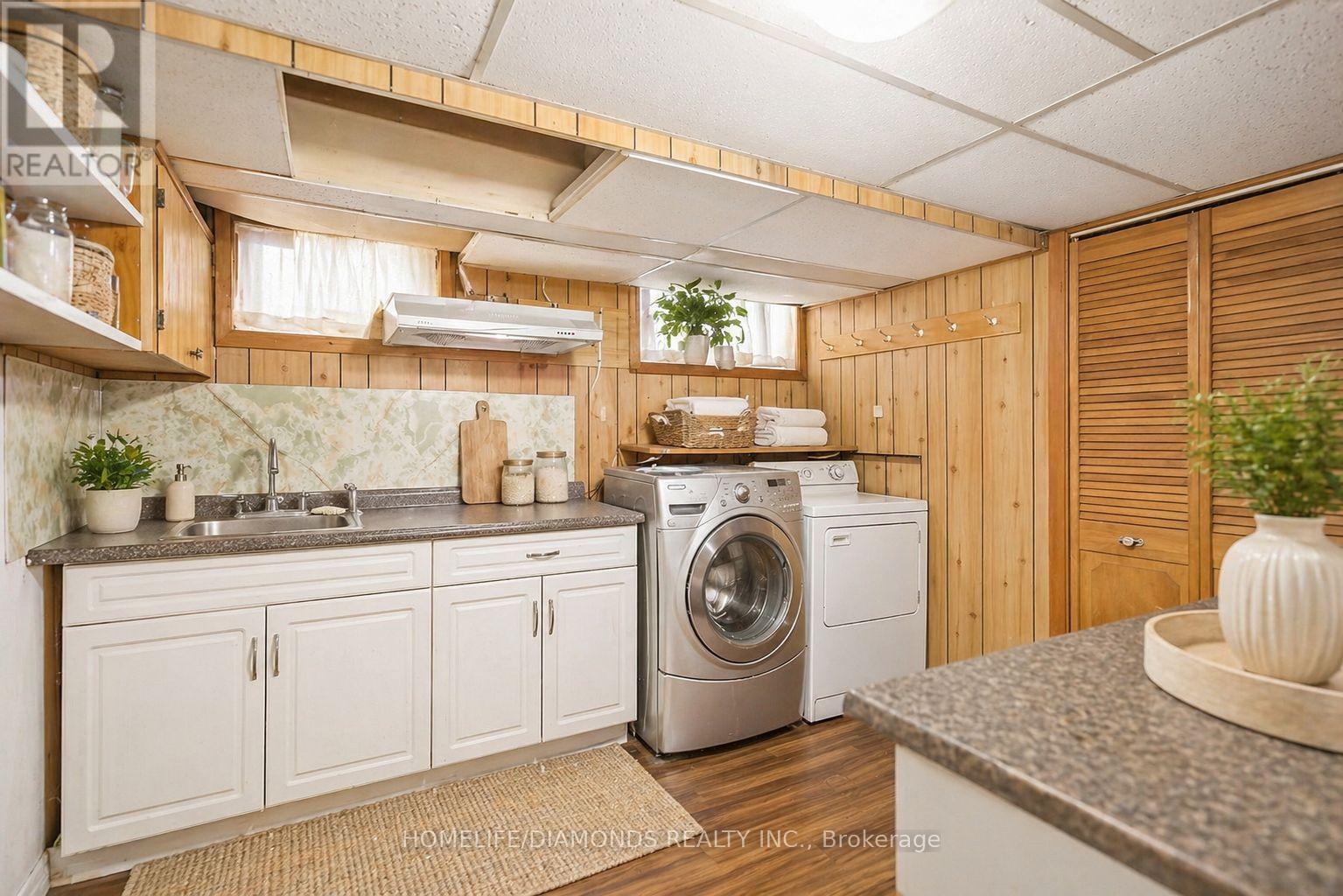 Detached at 74 MACOOMB DRIVE, Welland