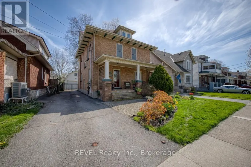 Detached at 218 KENT STREET, Port Colborne