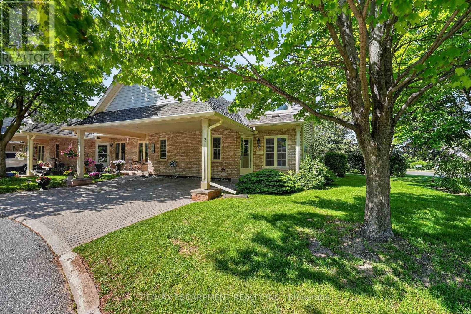 Townhouse at 2 - 9 WENTWORTH DRIVE, Grimsby (Grimsby East)