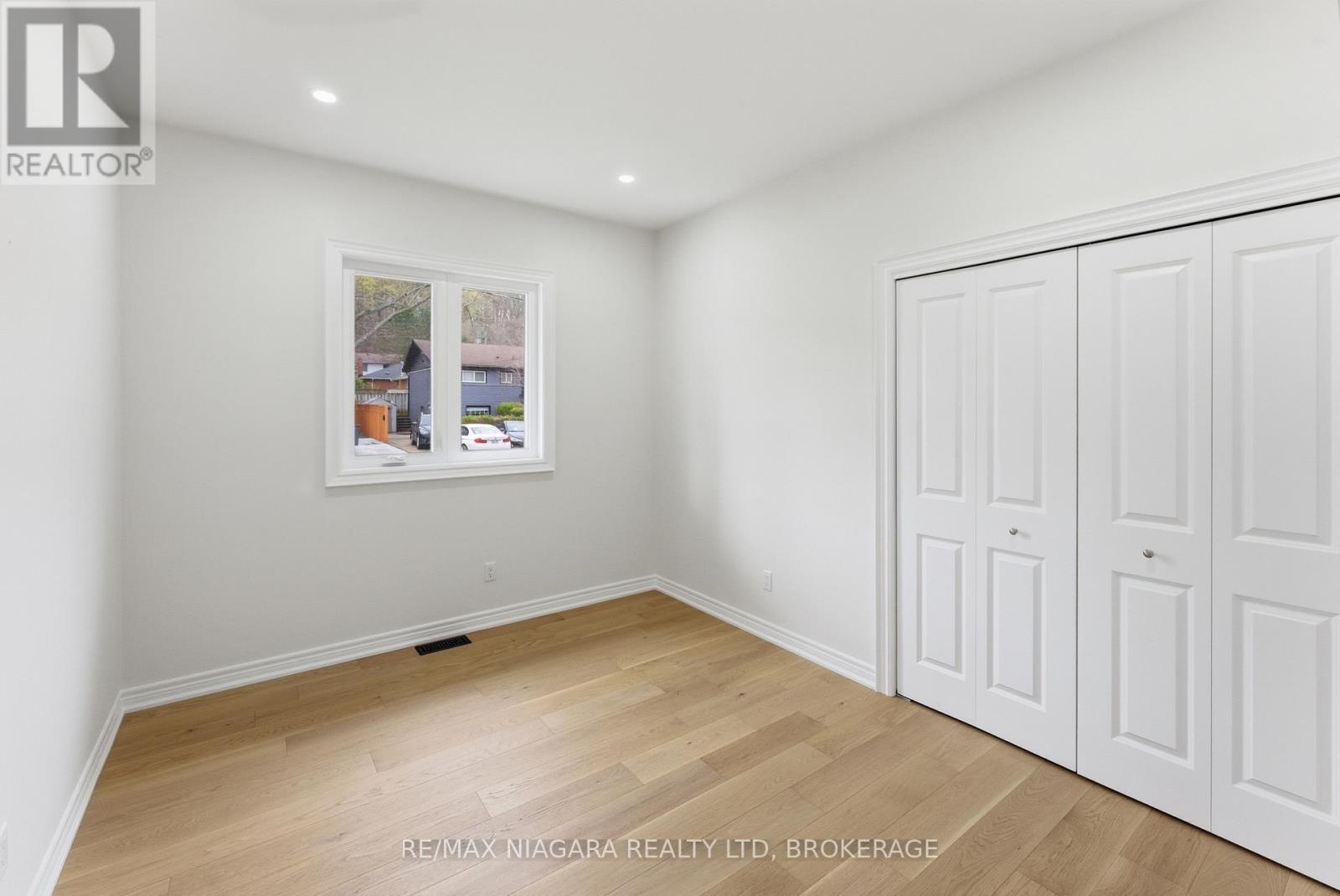 Detached at 17 GLENBARR ROAD, St. Catharines