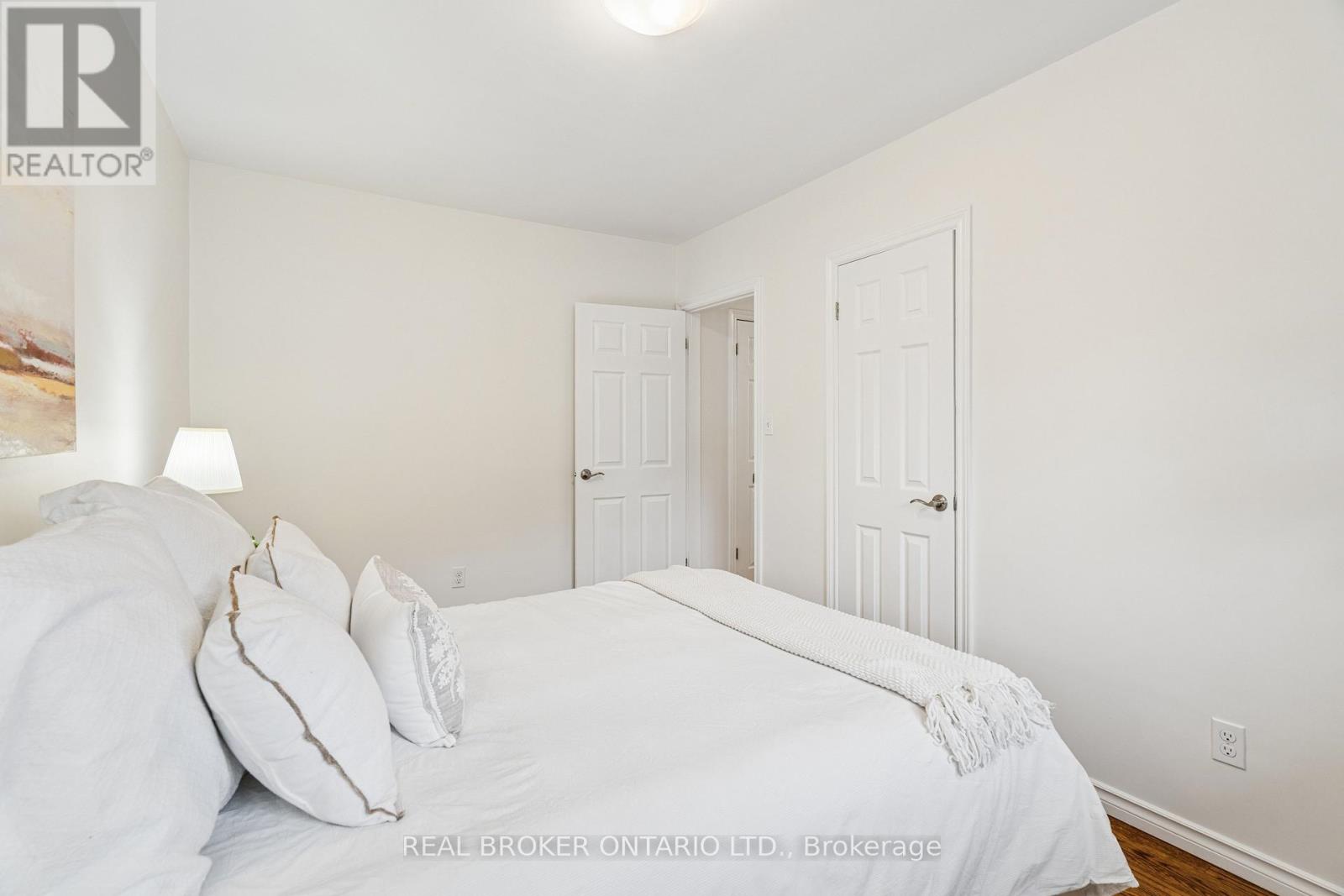 Detached at 23 KNIGHTSWOOD BOULEVARD, Guelph