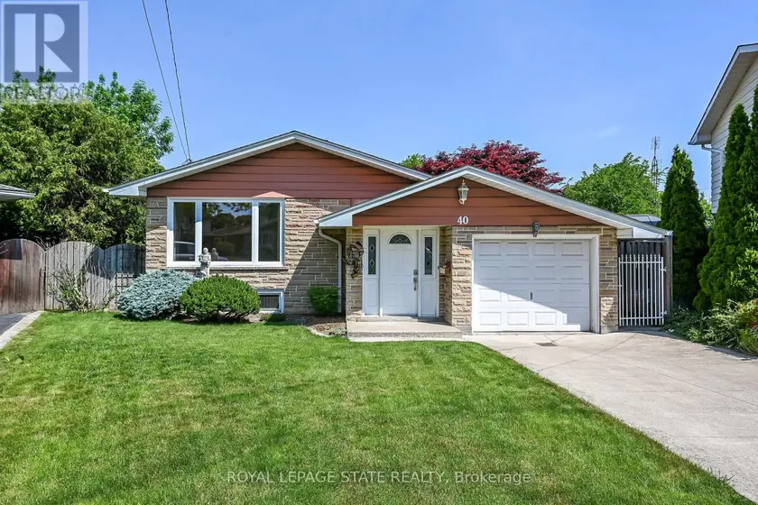 Detached at 40 BERMUDA COURT, Hamilton (Rolston)