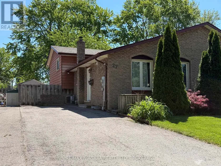 Semi-Detached/Link at UPPER - 27 NOTTINGHAM COURT, Welland