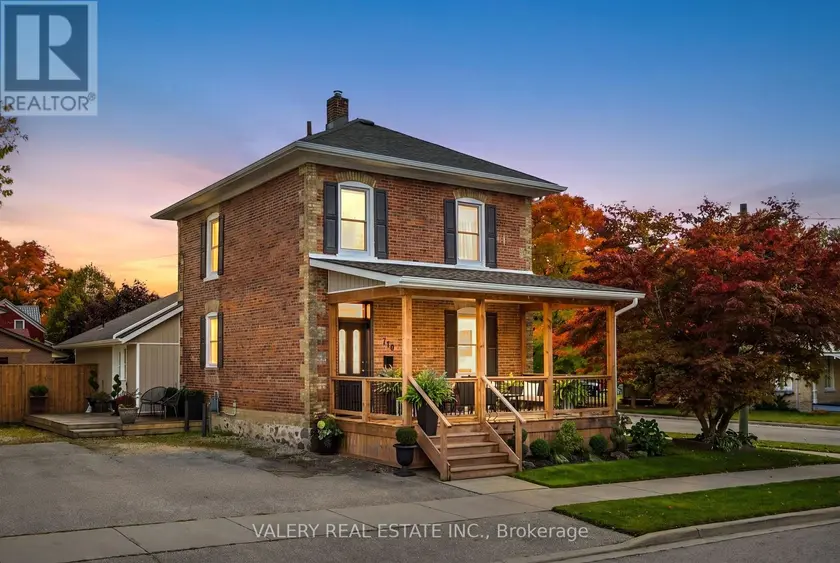 Detached at 710 YORK AVENUE N, North Perth