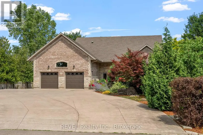 Detached at 26 KINGSWAY STREET, Welland (Dain City)