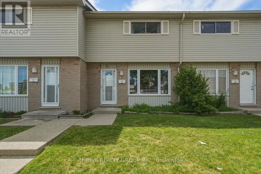 Townhouse at 40 - 1095 JALNA BOULEVARD, London