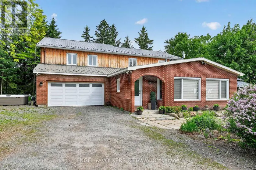 Detached at 14120 COUNTY ROAD 13, North Stormont