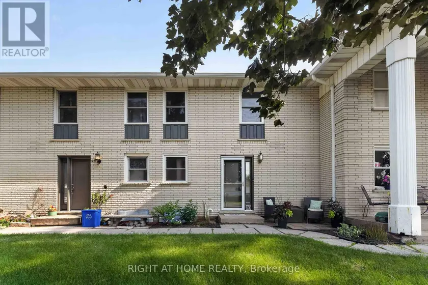 Townhouse at 6 - 50 HADDINGTON STREET, Haldimand