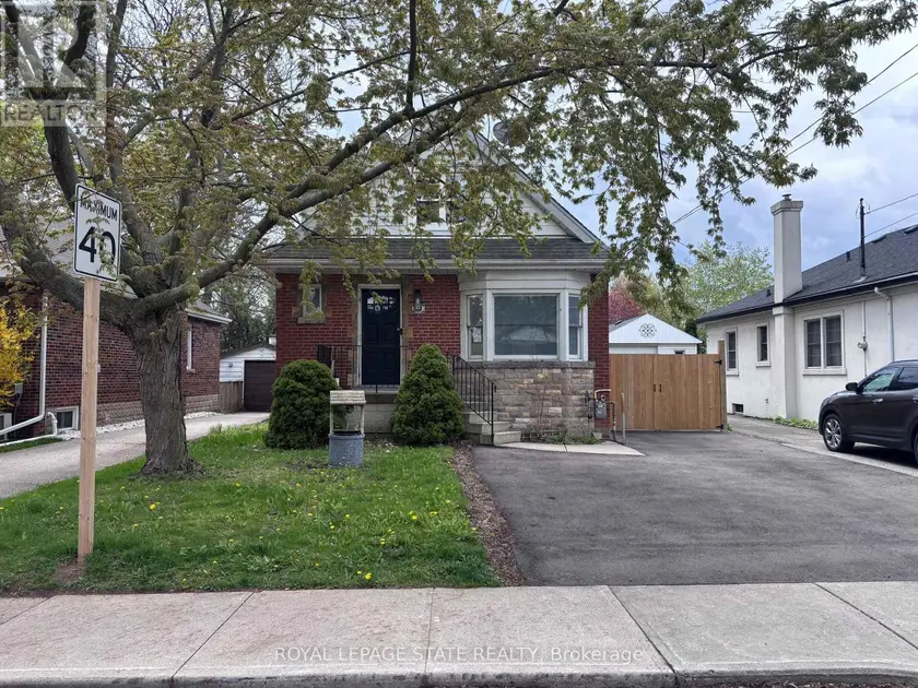 Detached at 122 QUEENSDALE AVENUE E, Hamilton (Centremount)