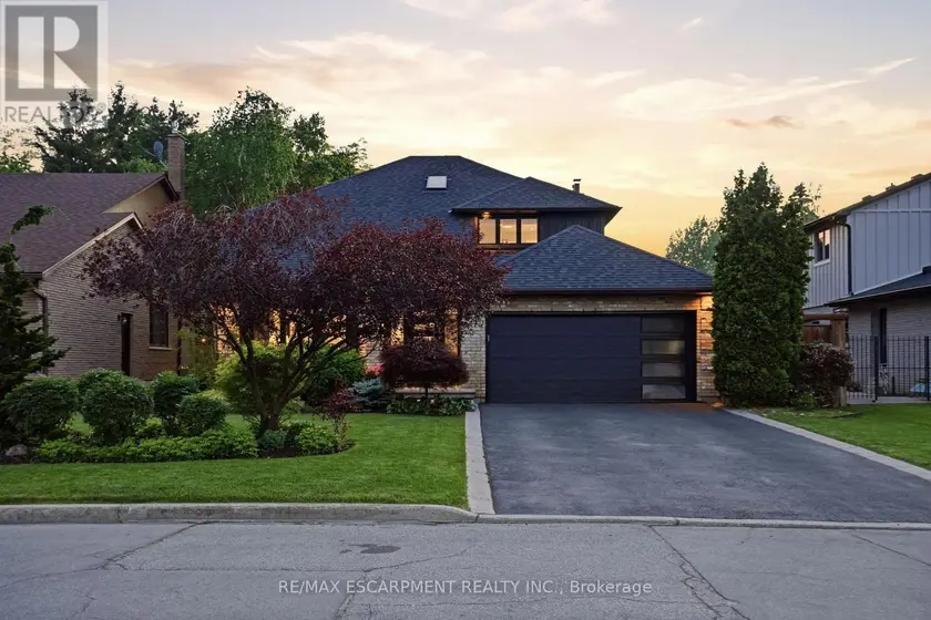 Detached at 617 GRAYS ROAD, Hamilton (Confederation Park)