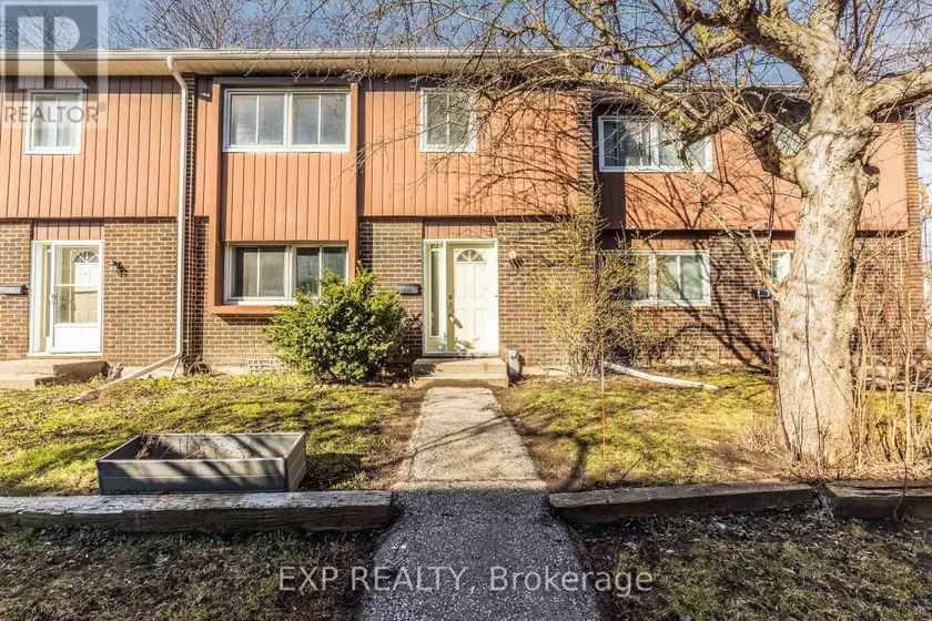 Townhouse at 102 - 121 UNIVERSITY AVENUE E, Waterloo