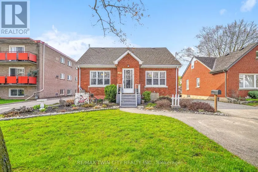 Detached at 32 FULTON STREET, Brantford