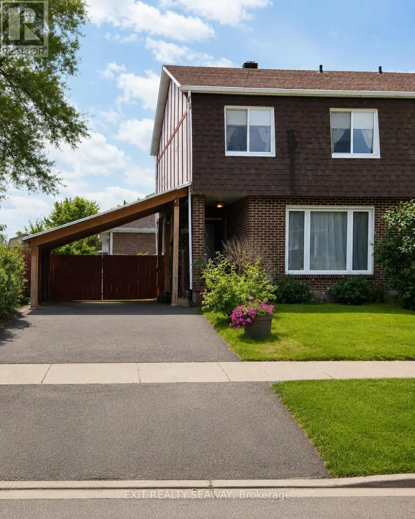 Semi-Detached/Link at 400 LYNWOOD DRIVE, Cornwall