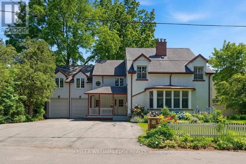 Detached at 3 ANCASTER STREET E, Hamilton (Dundas)
