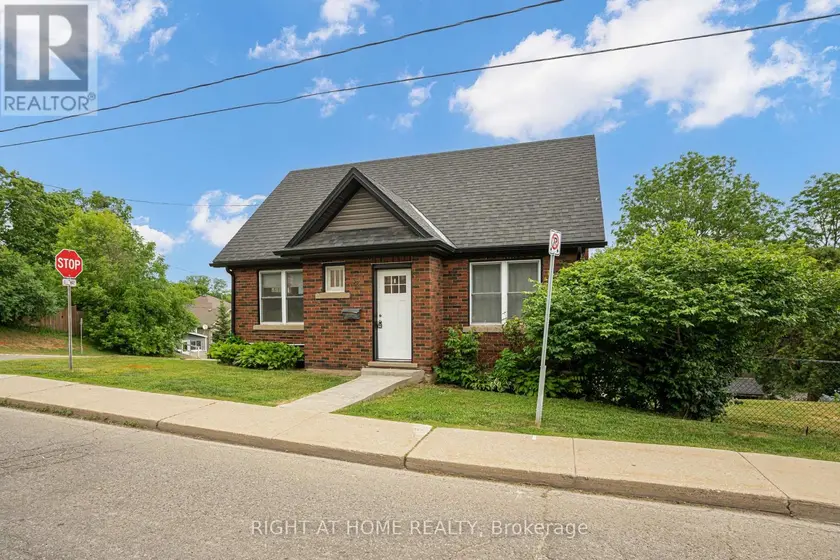Detached at 38 WASHINGTON STREET, Brant (Paris)
